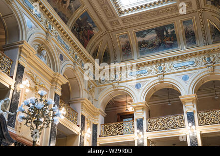 Lviv, Ukraine - Juillet 2, 2019 : l'intérieur orné de Solomiya Krushelnytska Lviv Théâtre d'opéra et de Ballet Banque D'Images