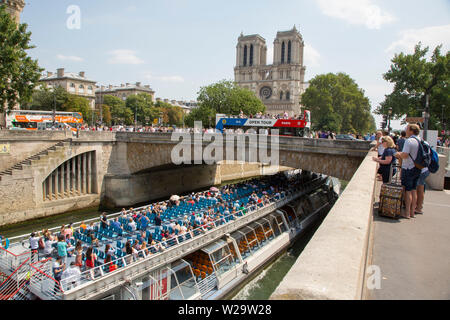 PARIS EN JUILLET Banque D'Images