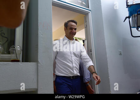 Peristeri, Grèce. 07Th Juillet, 2019. Kyriakos Mitsotakis, président du parti de la Nouvelle Démocratie, entre à la Chambre pour voter. Credit : Dimitrios Karvountzis/Pacific Press/Alamy Live News Banque D'Images