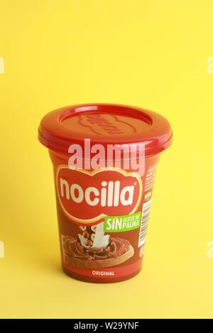 Saragosse en Espagne. 18 septembre 2018, marque Nocilla pot de crème de cacao, fabriquée en Espagne Banque D'Images