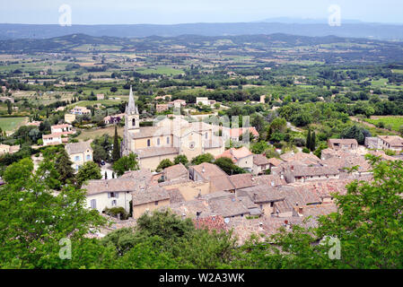 Vue aérienne ou High Angle View sur les toits de la colline du village ou village perché de Bonnieux dans le Luberon Vaucluse provence Banque D'Images