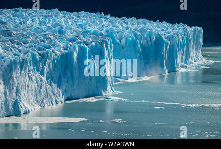 Détails de l'iceberg et la glace de glacier Perito Moreno en Patagonie argentine Banque D'Images