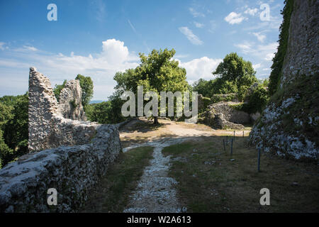 Le Château de Dorneck, dans le canton de Soleure en Suisse. belle ruine avec une grande donnent sur. Banque D'Images