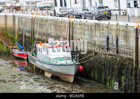 Marée basse dans le port de Castletown, Ile de Man Banque D'Images