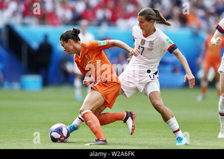 Lyon, France. 07Th Juillet, 2019. LYON, 07-07-2019, Groupama stadium, World Championship 2019, USA - Pays-Bas (femmes). Sherida Spitse joueur Pays-bas (L) et USA player Tobin Heath (R) au cours du jeu USA - Pays-Bas (femmes). Credit : Pro Shots/Alamy Live News Banque D'Images