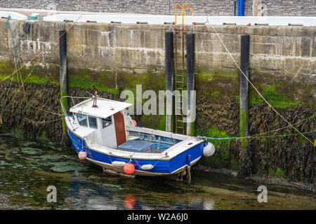 Marée basse dans le port de Castletown, Ile de Man Banque D'Images