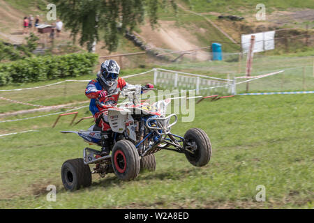 BREZOVA NAD SVITAVOU, RÉPUBLIQUE TCHÈQUE - 15 juin 2019 : Young Rider est à l'essai pour démarrer une formation de qualification en Championnat International de République Tchèque Banque D'Images