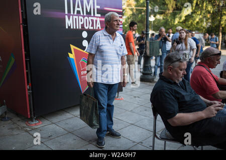 Athènes, Grèce. 07Th Juillet, 2019. Les partisans de l'opposition conservateur Nea Dimokratia vous attendent les résultats des élections à Athènes. La Grèce a élu un nouveau parlement. Baltagiannis Crédit : Socrates/dpa/Alamy Live News Banque D'Images
