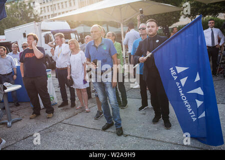 Athènes, Grèce. 07Th Juillet, 2019. Les partisans de l'opposition conservateur Nea Dimokratia vous attendent les résultats des élections à Athènes. La Grèce a élu un nouveau parlement. Baltagiannis Crédit : Socrates/dpa/Alamy Live News Banque D'Images