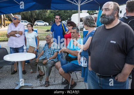 Athènes, Grèce. 07Th Juillet, 2019. Les partisans de l'opposition conservateur Nea Dimokratia vous attendent les résultats des élections à Athènes. La Grèce a élu un nouveau parlement. Baltagiannis Crédit : Socrates/dpa/Alamy Live News Banque D'Images