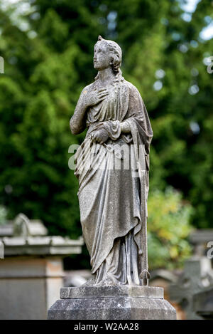 La figure d'une femme en deuil en grange Cimetière, Édimbourg, Écosse, Royaume-Uni. Banque D'Images