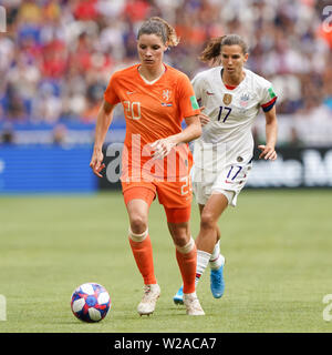 7 juillet 2019 Lyon, France coupe du monde des femmes de la FIFA France 2019 final USA / pays-Bas L+R Dominique Bloodworth Janssen des pays-Bas et Tobin Heath des États-Unis Banque D'Images