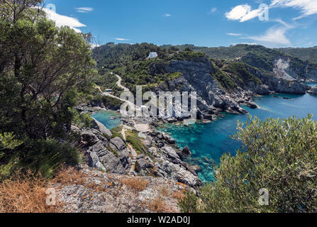 Vue depuis la chapelle d'Agios Ioannis, Skopelos, Sporades du Nord de la Grèce. Banque D'Images