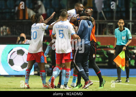 Alexandrie, Egypte. 07Th Juillet, 2019. Les joueurs Congo célébrer au cours de la notation de la coupe d'Afrique des Nations 2019 ronde de 16 match de foot entre Madagascar et la RD Congo à Alexandria le stade. Credit : Omar Zoheiry/dpa/Alamy Live News Banque D'Images