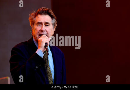 Bryan Ferry effectuant à l'heure d'été britannique à Hyde Park, Londres. Banque D'Images