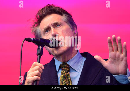 Bryan Ferry effectuant à l'heure d'été britannique à Hyde Park, Londres. Banque D'Images