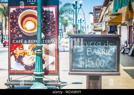 Tijuana, Mexique - 2 août 2012 - Rues de frontière des États-Unis et du Mexique à San Diego, Californie Banque D'Images