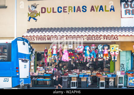 Tijuana, Mexique - 2 août 2012 - Rues de frontière des États-Unis et du Mexique à San Diego, Californie Banque D'Images