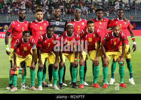 Le Caire, Égypte. 07Th Juillet, 2019. Les joueurs de l'équipe de Guinée posent pour la photo avant la coupe d'Afrique des Nations 2019 ronde de 16 match de football entre l'Algérie et la Guinée au stade du 30 juin. Credit : Gehad Hamdy/dpa/Alamy Live News Banque D'Images