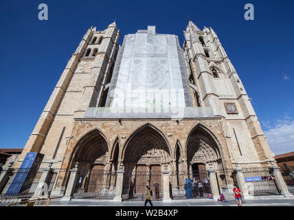 Leon, Espagne - Juin 25th, 2019 : Leon Cathedral façade principale, Espagne Banque D'Images