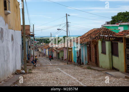 Trinidad, Cuba - 11 juin 2019 : Street View d'une petite ville cubaine pendant une journée ensoleillée. Banque D'Images