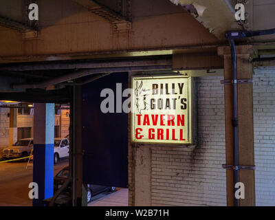 Billy Goat Tavern, signe d'inspiration pour "Saturday Night Live" Cheezborger sketch. Chicago, Illinois. Banque D'Images