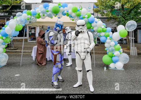 501ème Légion, Star Wars Stormtroopers, visitez le stand de lavage par Laundomat, Journée sans voiture, Commercial Drive, Vancouver, British Columbia, Canada Banque D'Images