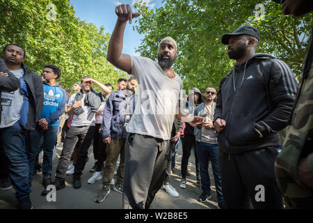 La prédication, de débats et de sermons au coin des orateurs, la parole en public nord-est de Hyde Park. London, UK Banque D'Images