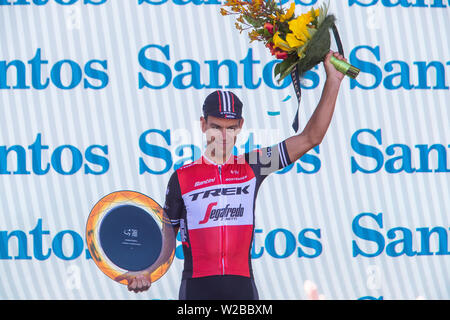 ADELAIDE, AUSTRALIE - 20 janvier. Richie Porte de l'Australie et l'Trek-Segafredo célèbre son deuxième place au classement général après l'étape 6 Banque D'Images