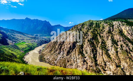 La rivière Fraser, le long de la route 99, à partir de la diapositive 10 km Fontaine ou faites glisser, comme la rivière s'écoule vers la ville de Lillooet en Colombie-Britannique, Canada Banque D'Images