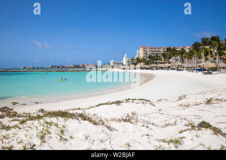 Caraïbes, Antilles néerlandaises, Aruba, palm beach Banque D'Images