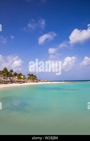 Caraïbes, Antilles néerlandaises, Aruba, palm beach Banque D'Images