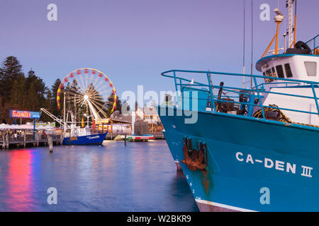 L'Australie, Australie occidentale, Freemantle, Port Bateau de pêche, bateau de pêche, au crépuscule Banque D'Images