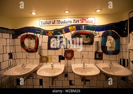 Hundertwasser toilettes d'Art Moderne, Vienne, Autriche, Europe Centrale Banque D'Images