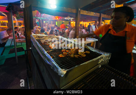 Caraïbes, Barbade, Oistins, Oistins Fish Fry Banque D'Images