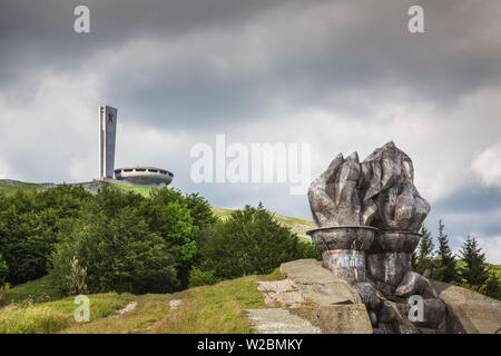 La Bulgarie, montagnes centrales, Shipka, Shipka Pass, ruines de l'époque soviétique, Monument construit pour Buzludzha honneur Parti communiste bulgare en1981, la fin de l'après-midi Banque D'Images