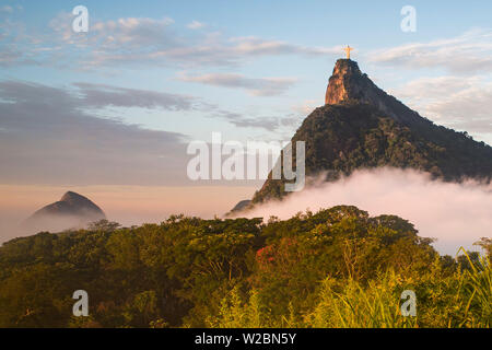 Cristo Redentor (Christ Rédempteur) statue sur la montagne du Corcovado à Rio de Janeiro, Brésil, Amérique du Sud Banque D'Images