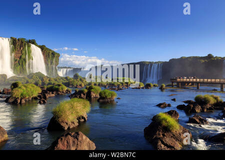 Le Brésil, l'État de Parana, Iguassu Falls National Park (Cataratas do Iguaçu) (UNESCO Site), de la Gorge du Diable (Garganta do Diabo) Banque D'Images