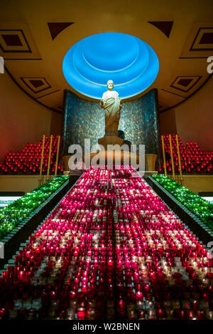 Canada, Québec, Montréal, Oratoire de Saint Joseph, chapelle et bougies votives Banque D'Images