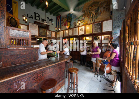 La Bodeguita del Medio Bar (l'un des bars préférés d'Hemingway), La Havane, Cuba Banque D'Images