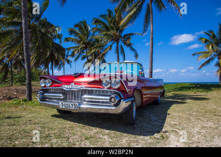 1959 Dodge Custom Convertible Lancer fidèles, Playa del Este, La Havane, Cuba Banque D'Images