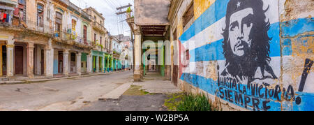 Cuba, La Havane, La Habana Vieja, Che Guevara et murale drapeau cubain Banque D'Images