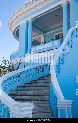 Cuba, La Havane, le Malecon reliant le centre-ville de Punta Gorda, l'hôtel particulier immeuble bleu Banque D'Images