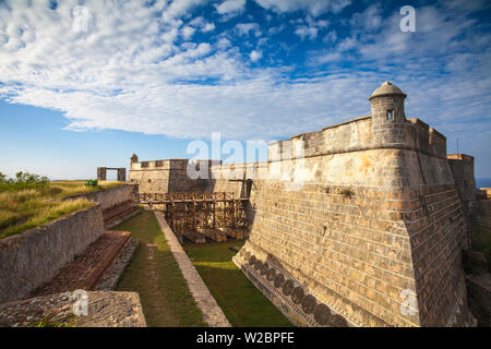 Cuba, Province de Santiago de Cuba, Santiago de Cuba, phare de Castillo de San Pedro de la Roca del Morro (Castillo del Morro) - Aujourd'hui le Museo de la PiraterÃ-a - Musée des Pirates Banque D'Images