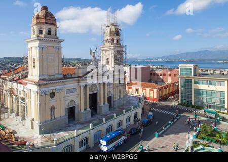 Cuba, Province de Santiago de Cuba, Santiago de Cuba, le Parque Cespedes (place principale de la ville), la cathédrale de Nuestra Señora de la Assuncion Banque D'Images