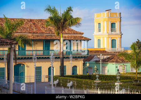 Cuba, Trinidad, Plaza Mayor, Galeria de Arte dans l'ancien Palacio Ortiz - La Casa de Aldeman Ortiz - une maison coloniale de 1809 qui a été initialement construit pour Ortiz de Zuniga, un marchand d'esclave et maire de la Trinité. Banque D'Images