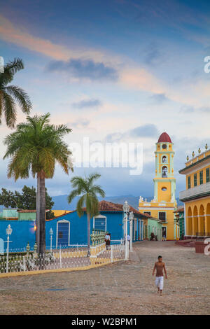 Cuba, Trinidad, Plaza Mayor, Musée Romantico et Musée National de la Lucha Contra Bandidos - ancien couvent de San Francisco de AsÃ-si Banque D'Images