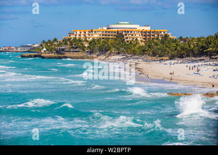 Cuba, Varadero, vue sur la plage et l'Hôtel Melia Varadero Banque D'Images