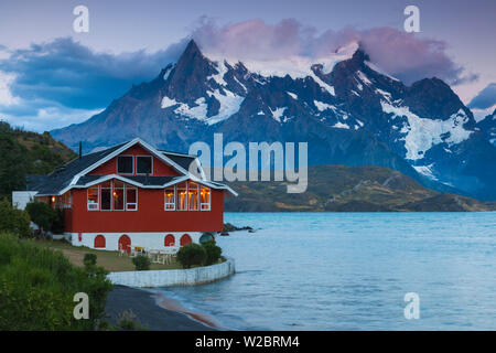 Le Chili, région de Magallanes, Parc National Torres del Paine, Lago Pehoe, Hosteria Pehoe Banque D'Images