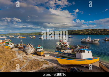 Le Chili, l'Ile de Chiloé, Dalcahue, bateaux de pêche Banque D'Images